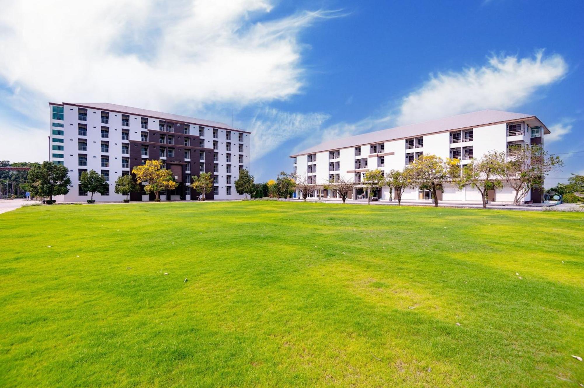 Creston Grand Hotel Suphanburi Exterior foto