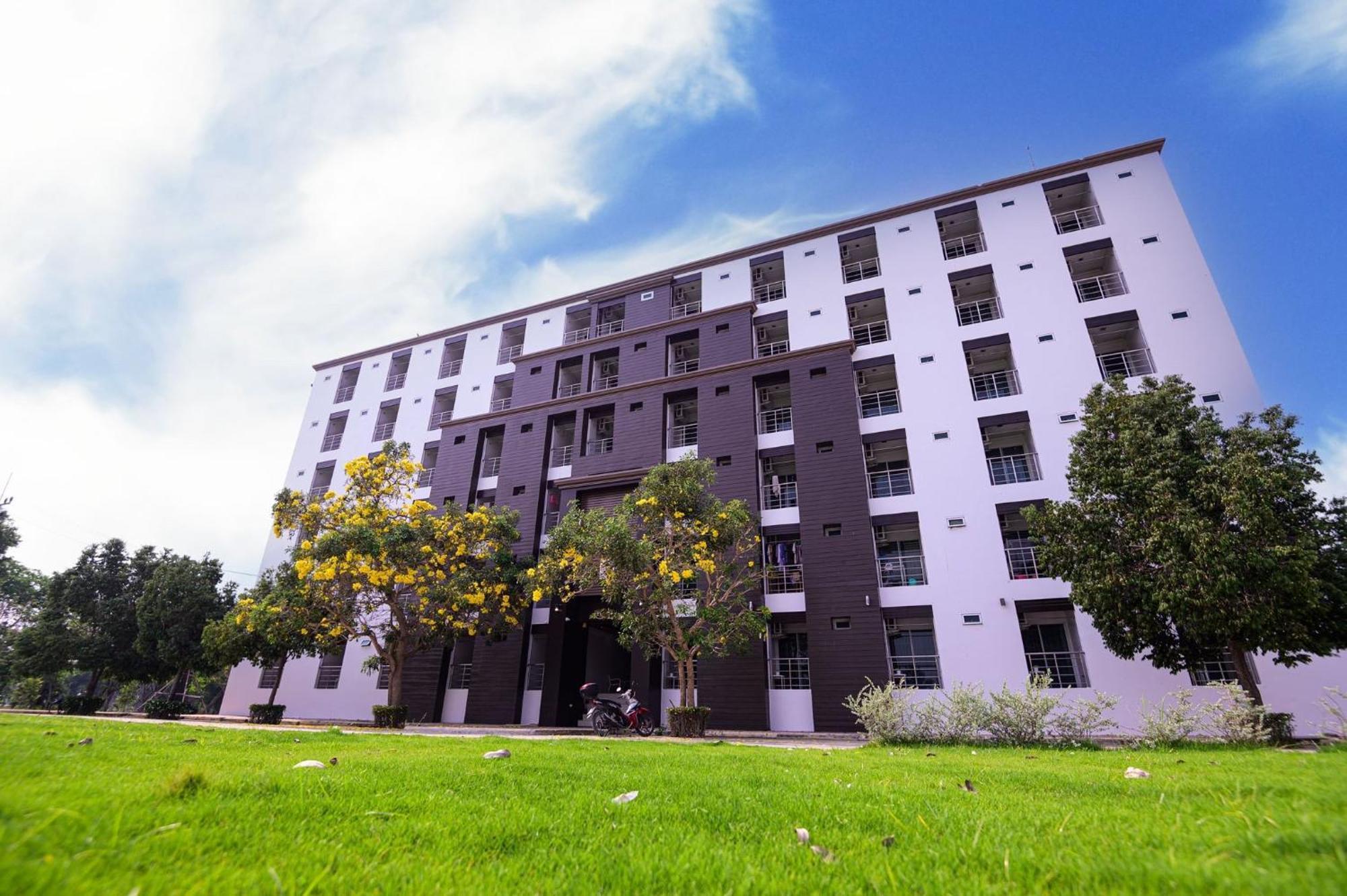 Creston Grand Hotel Suphanburi Exterior foto