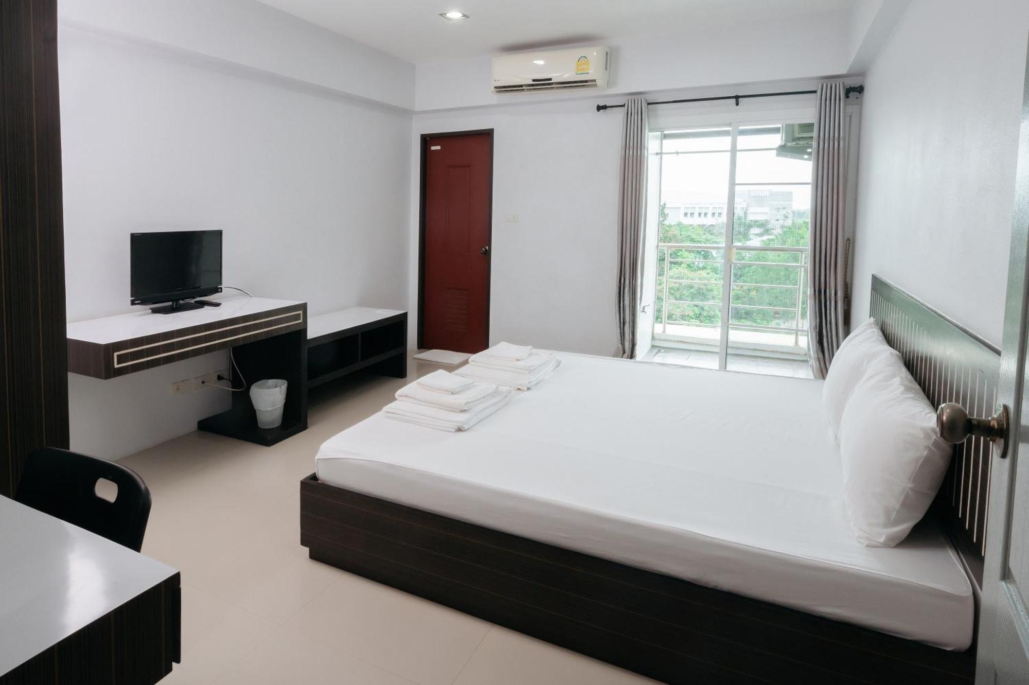 Creston Grand Hotel Suphanburi Exterior foto