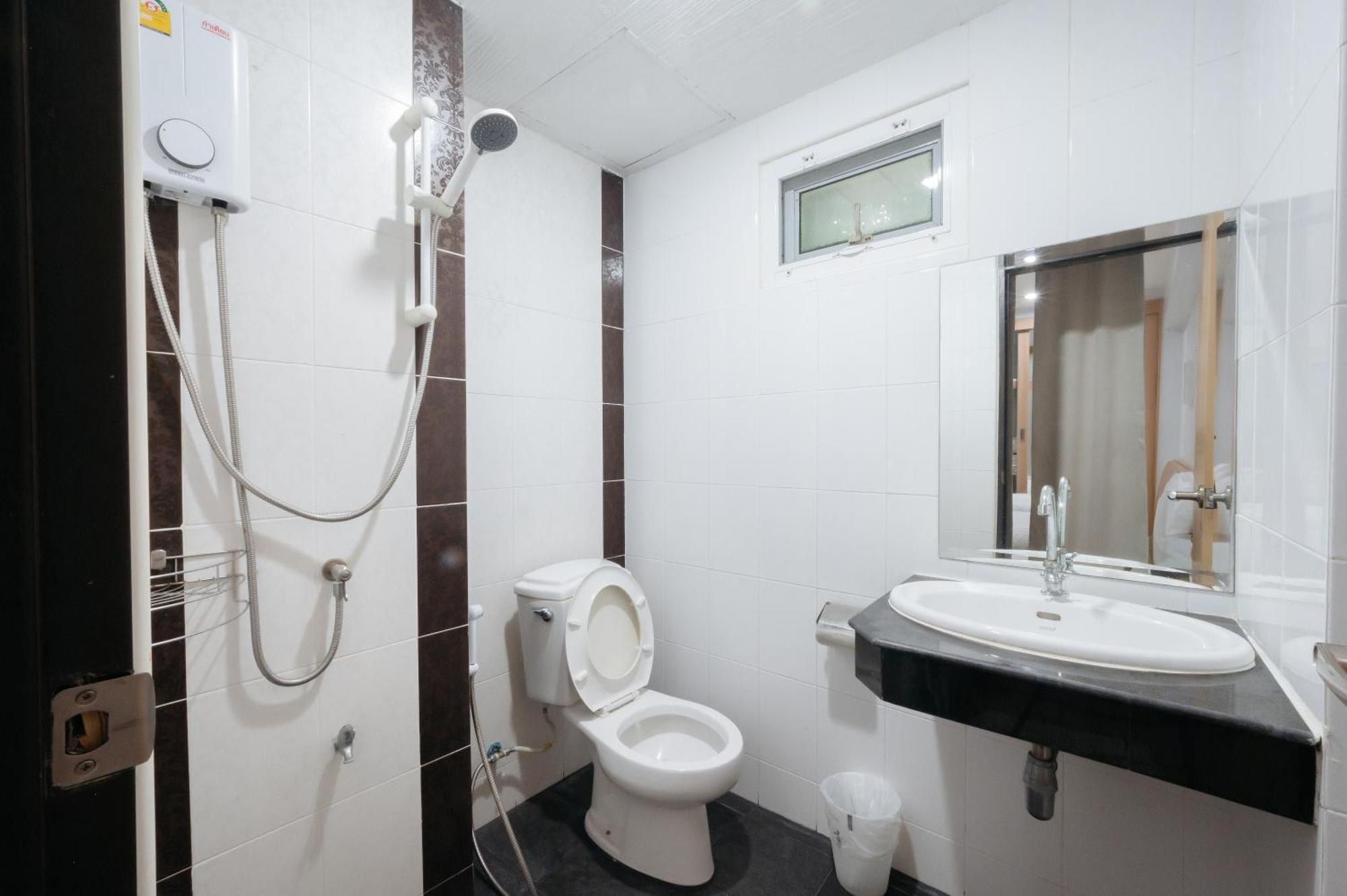 Creston Grand Hotel Suphanburi Exterior foto