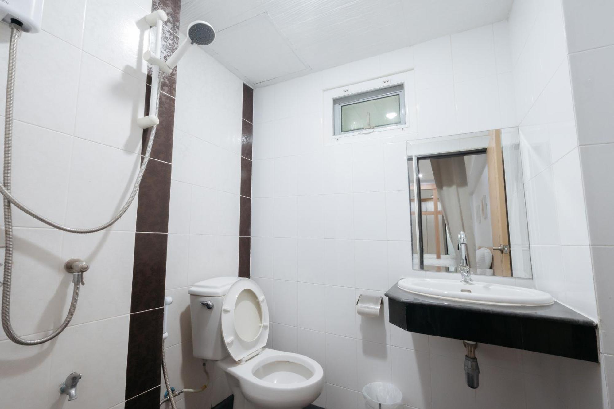 Creston Grand Hotel Suphanburi Exterior foto