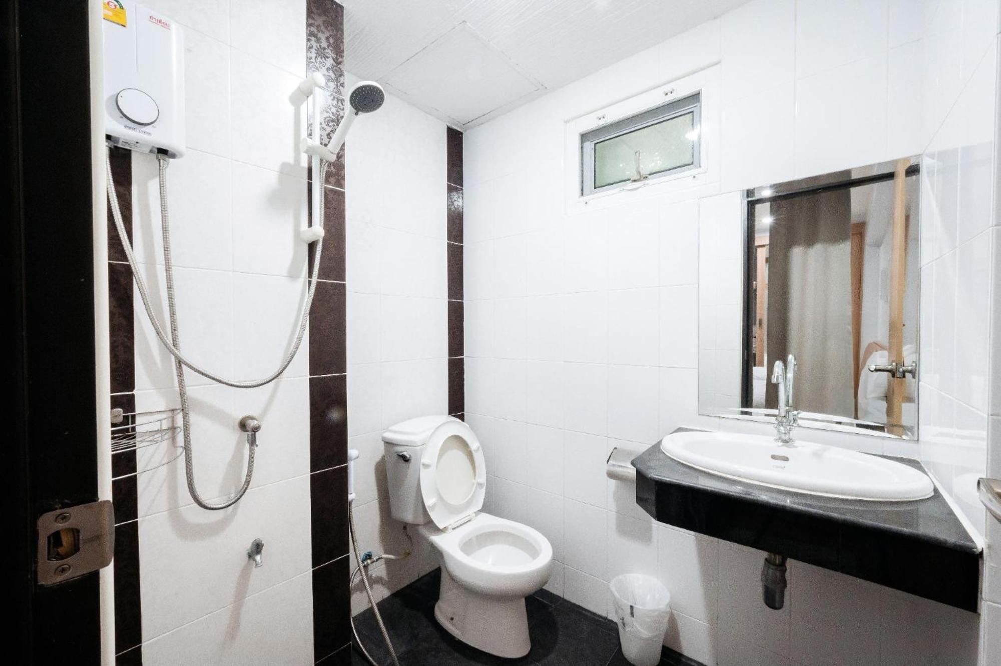 Creston Grand Hotel Suphanburi Exterior foto