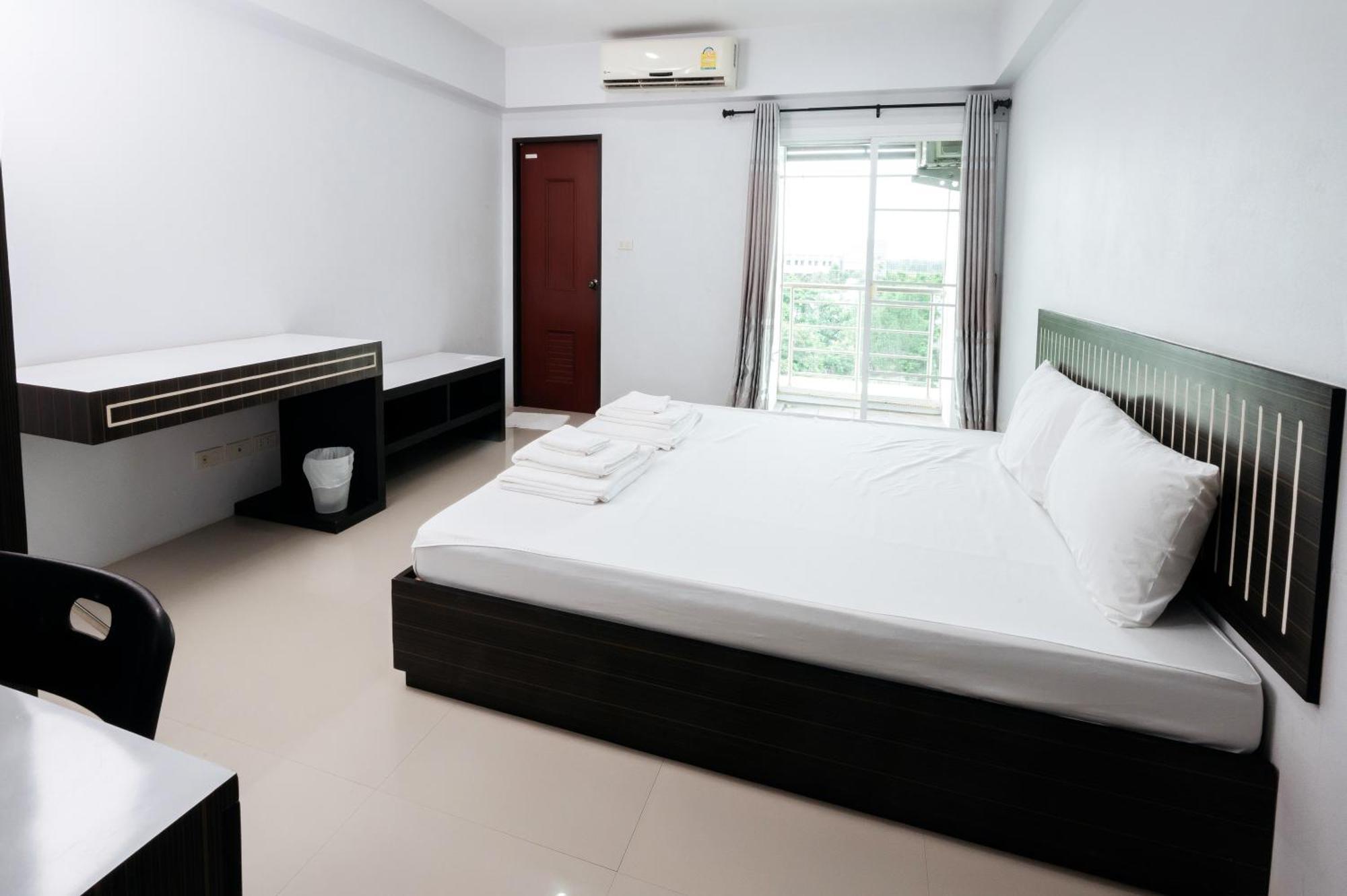 Creston Grand Hotel Suphanburi Exterior foto